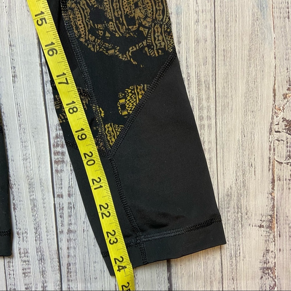 Lole Burst Black and Gold Print Ankle Leggings. Size Small. EUC - Picture 12 of 13